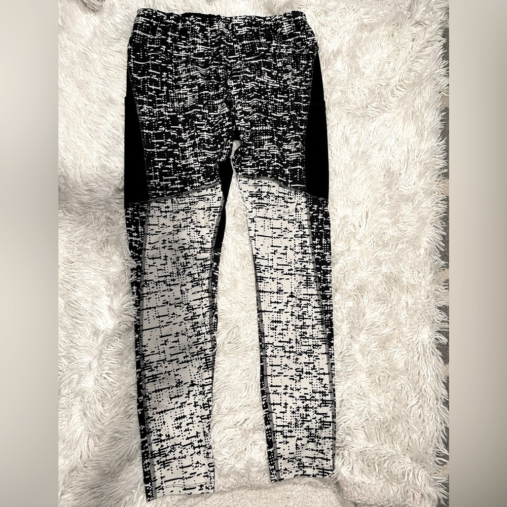 Champion Women’s Black and White Pattern Athletic Leggings (Size L)